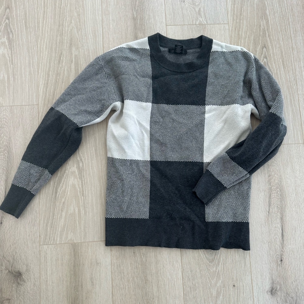 Tahari Charcoal and Light Gray Knit Sweater